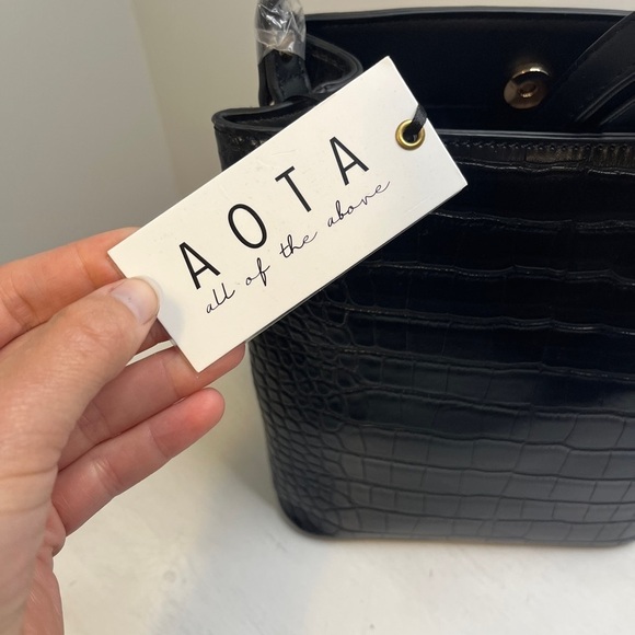 Aota Elena Bucket Bag Black Vegan Leather Crocodile Embossed-Crossbody Strap-NWT - Picture 5 of 11